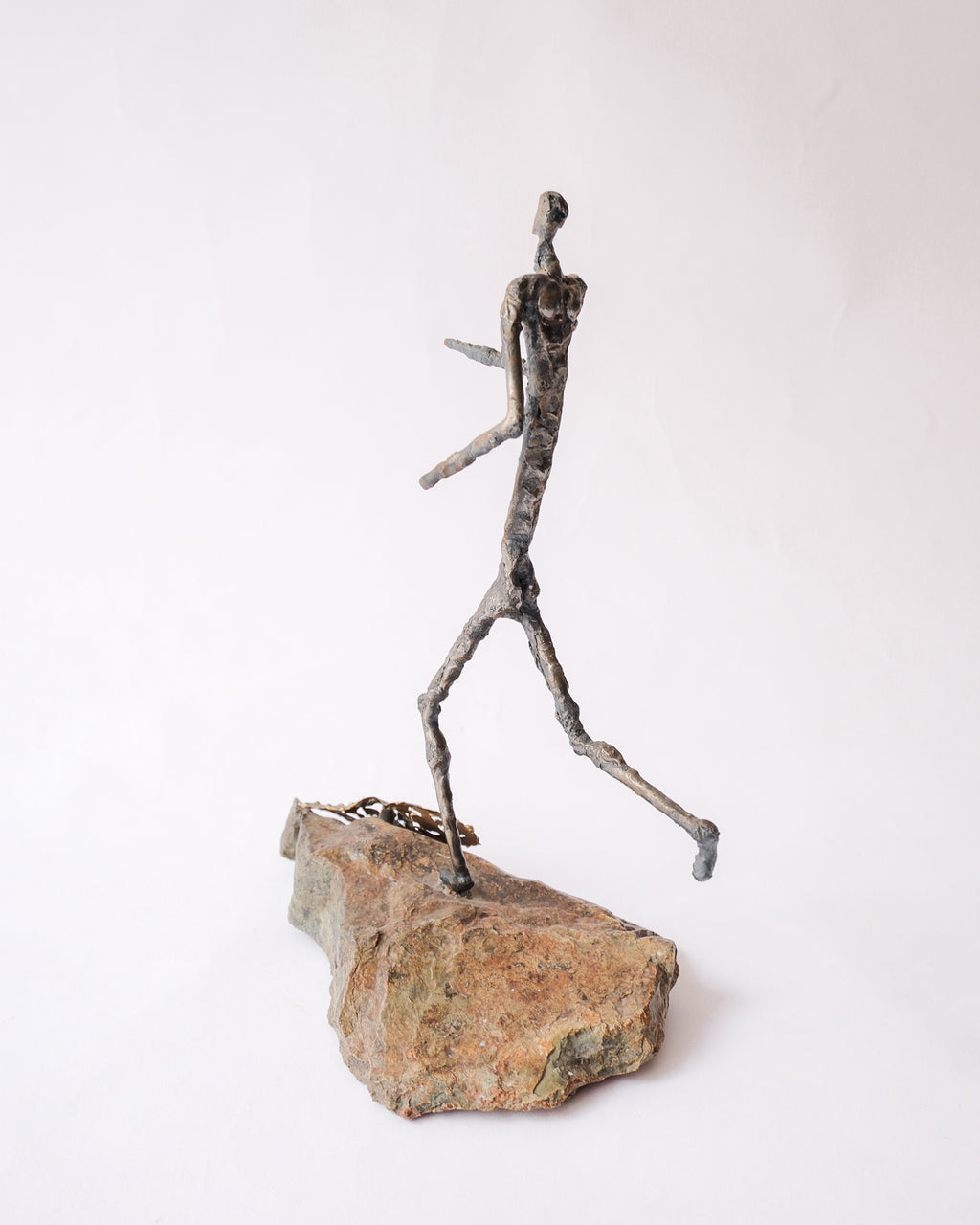 Bronze runner object
