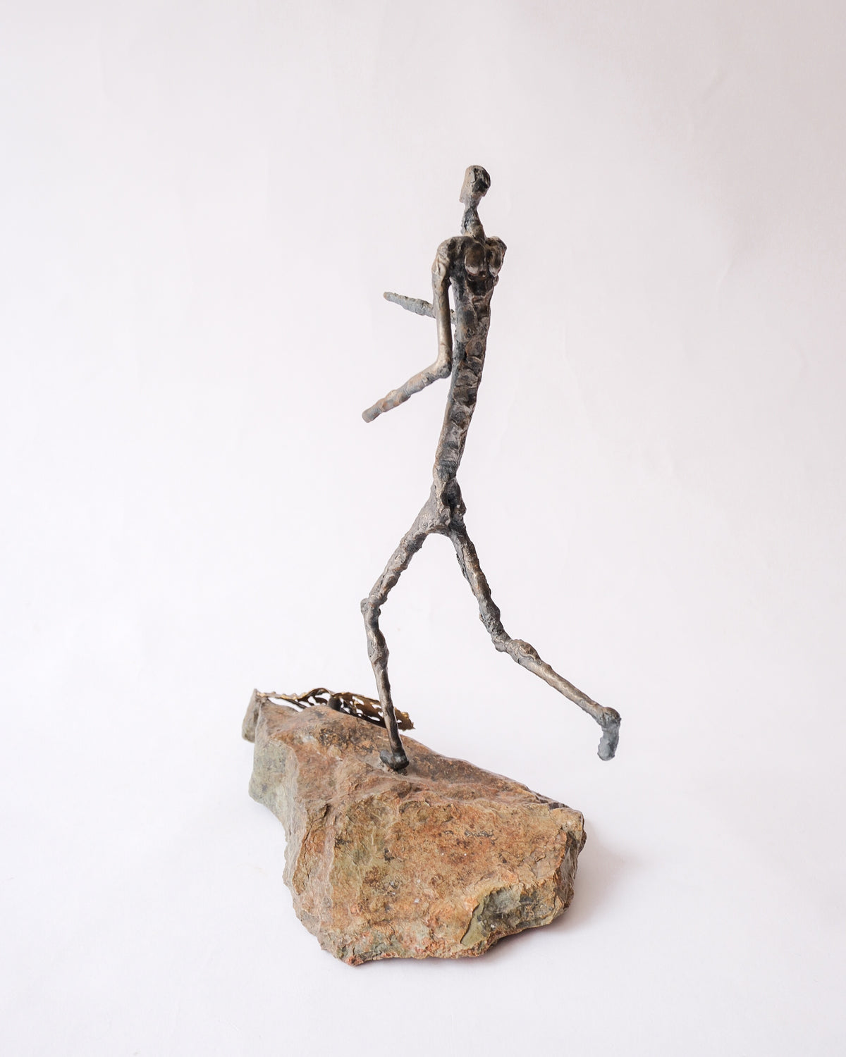 Bronze runner object