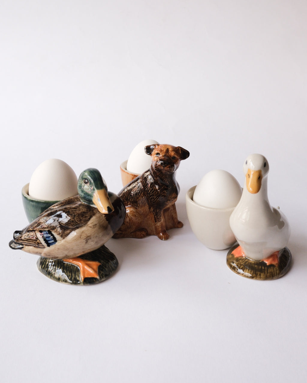 Animal egg stand