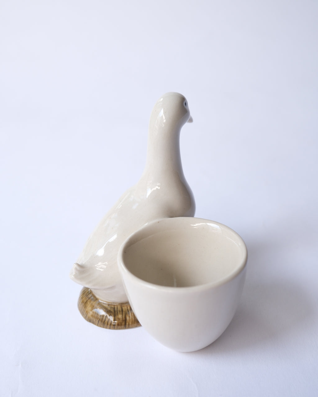 Animal egg stand