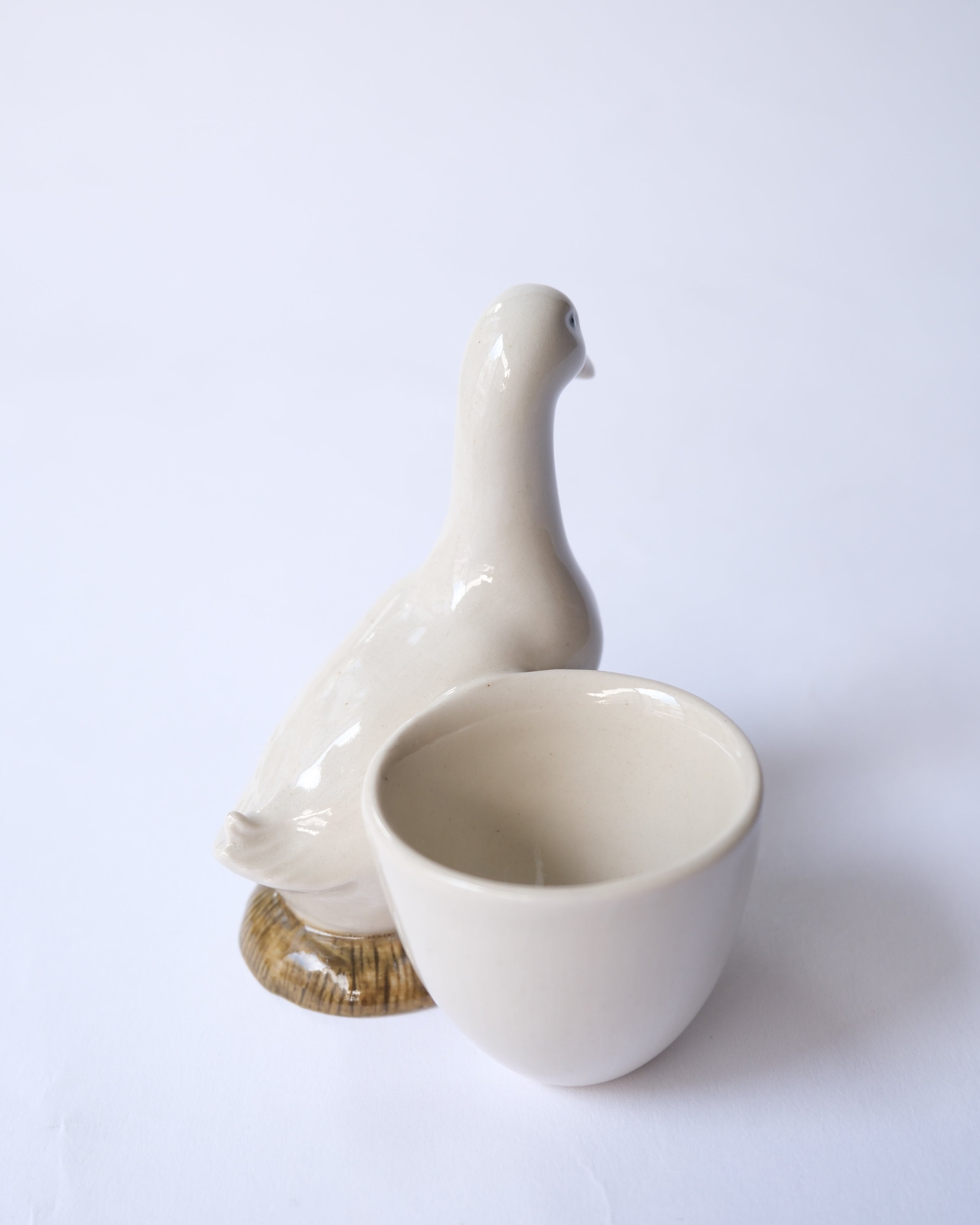 Animal egg stand
