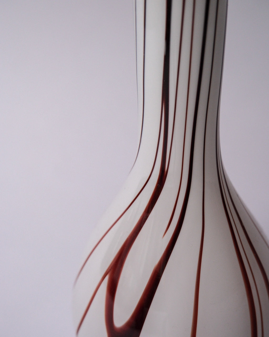 white×brown glass vase