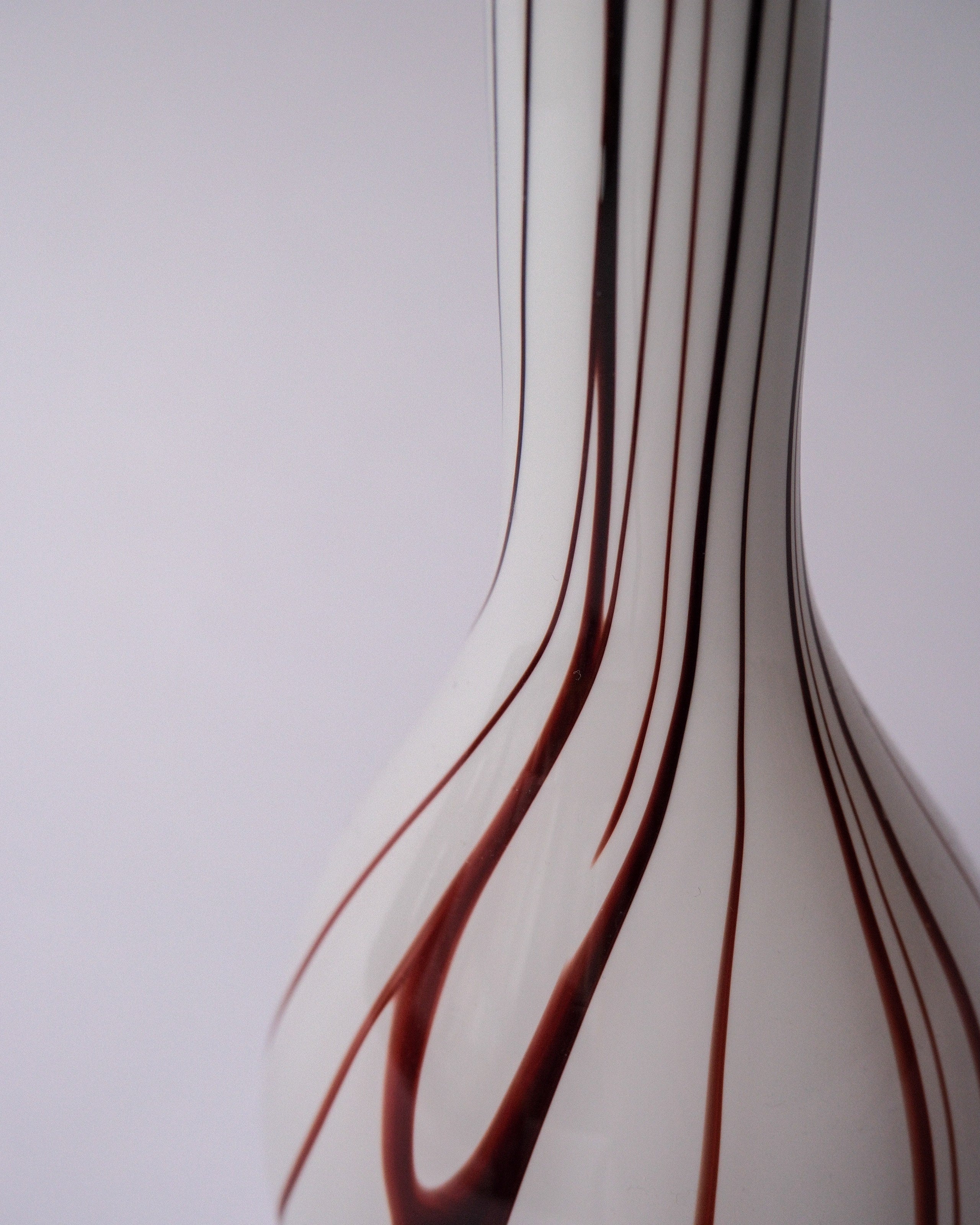 white×brown glass vase