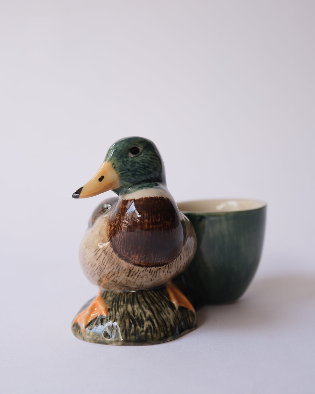 Animal egg stand