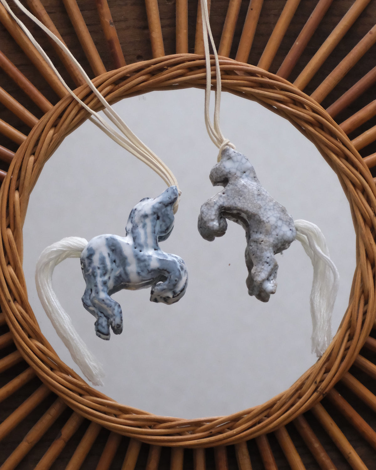 arakirina horse charm necklace