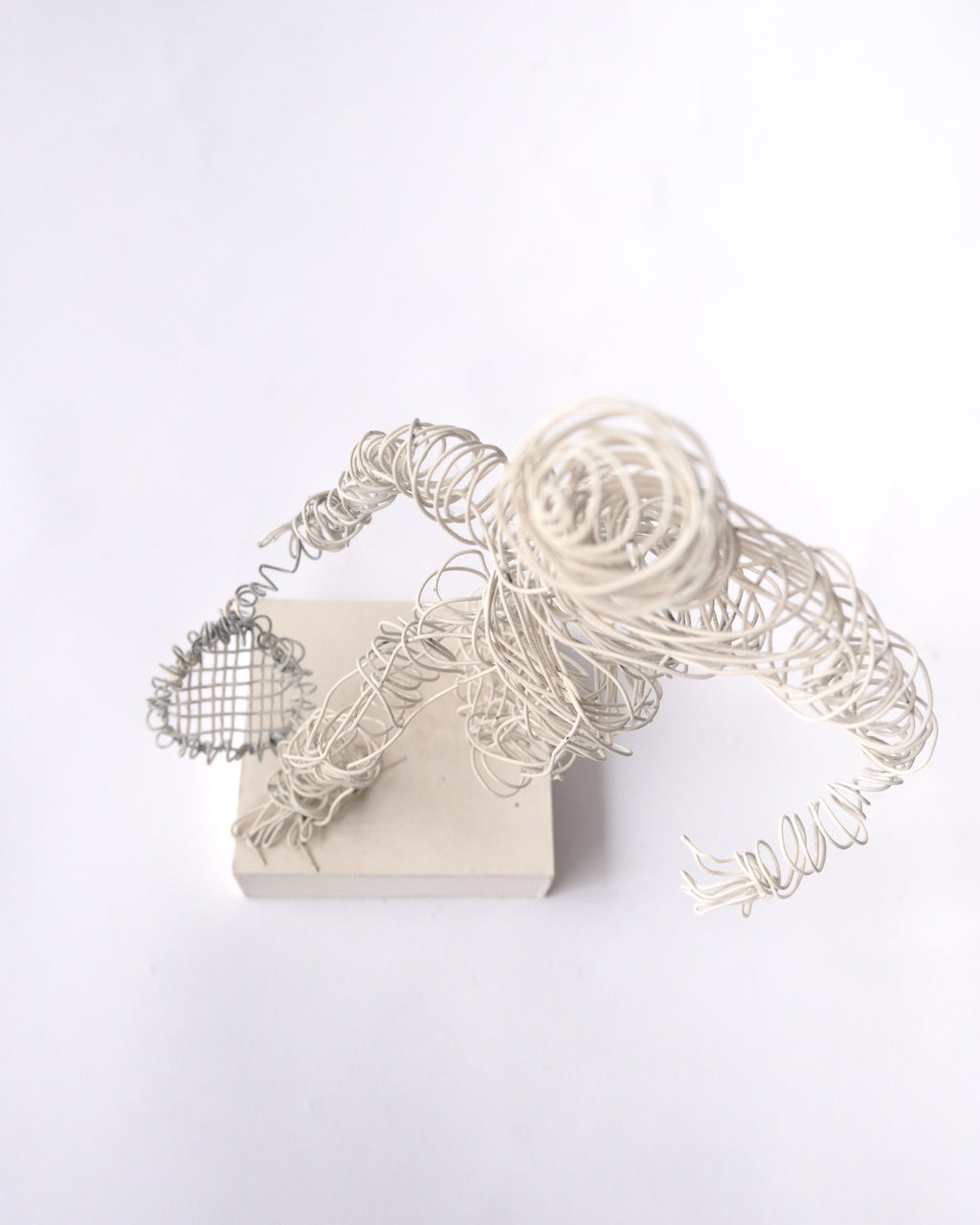 Tennis player wire art