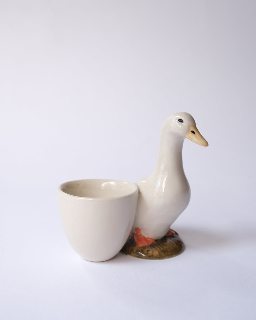 Animal egg stand