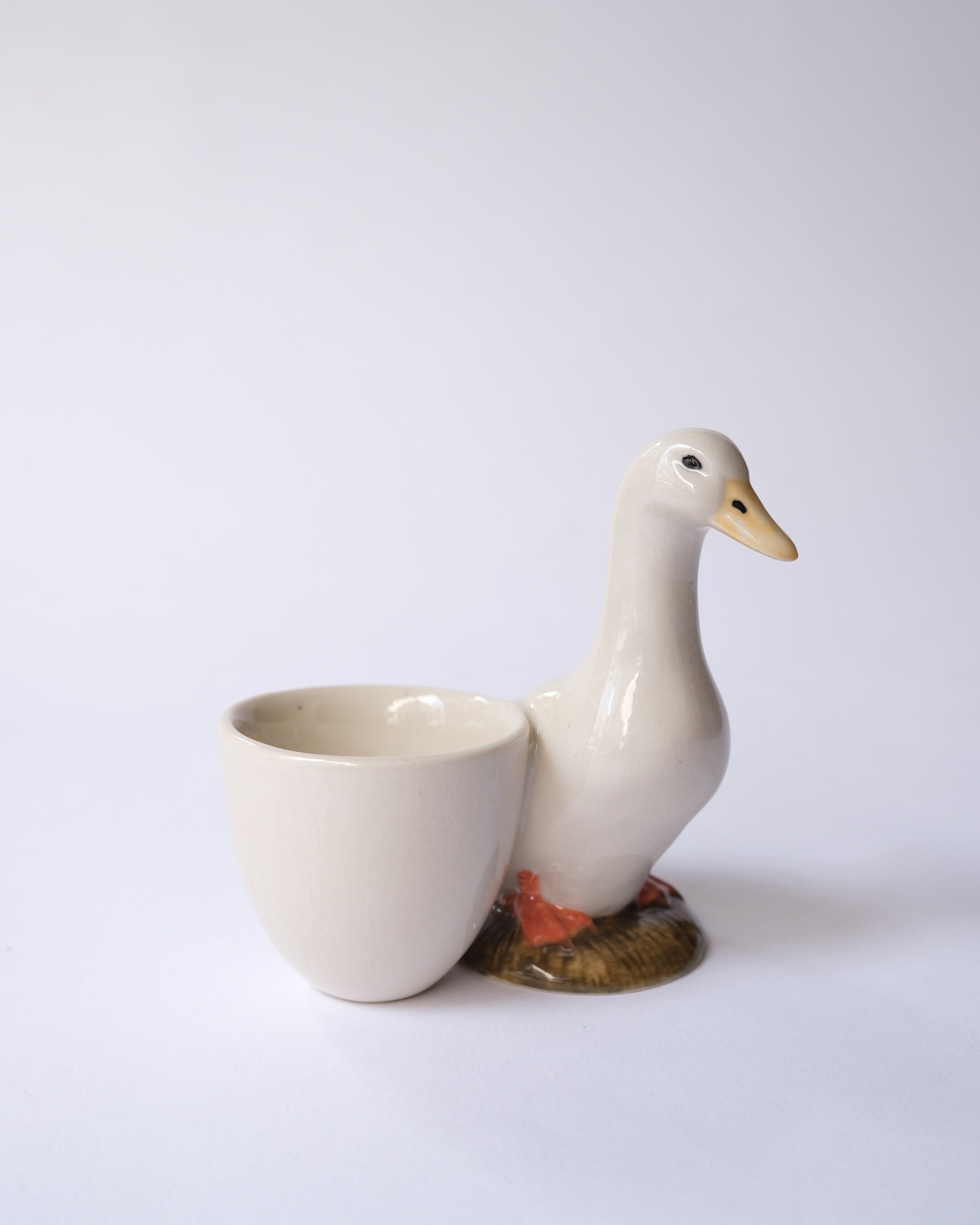 Animal egg stand