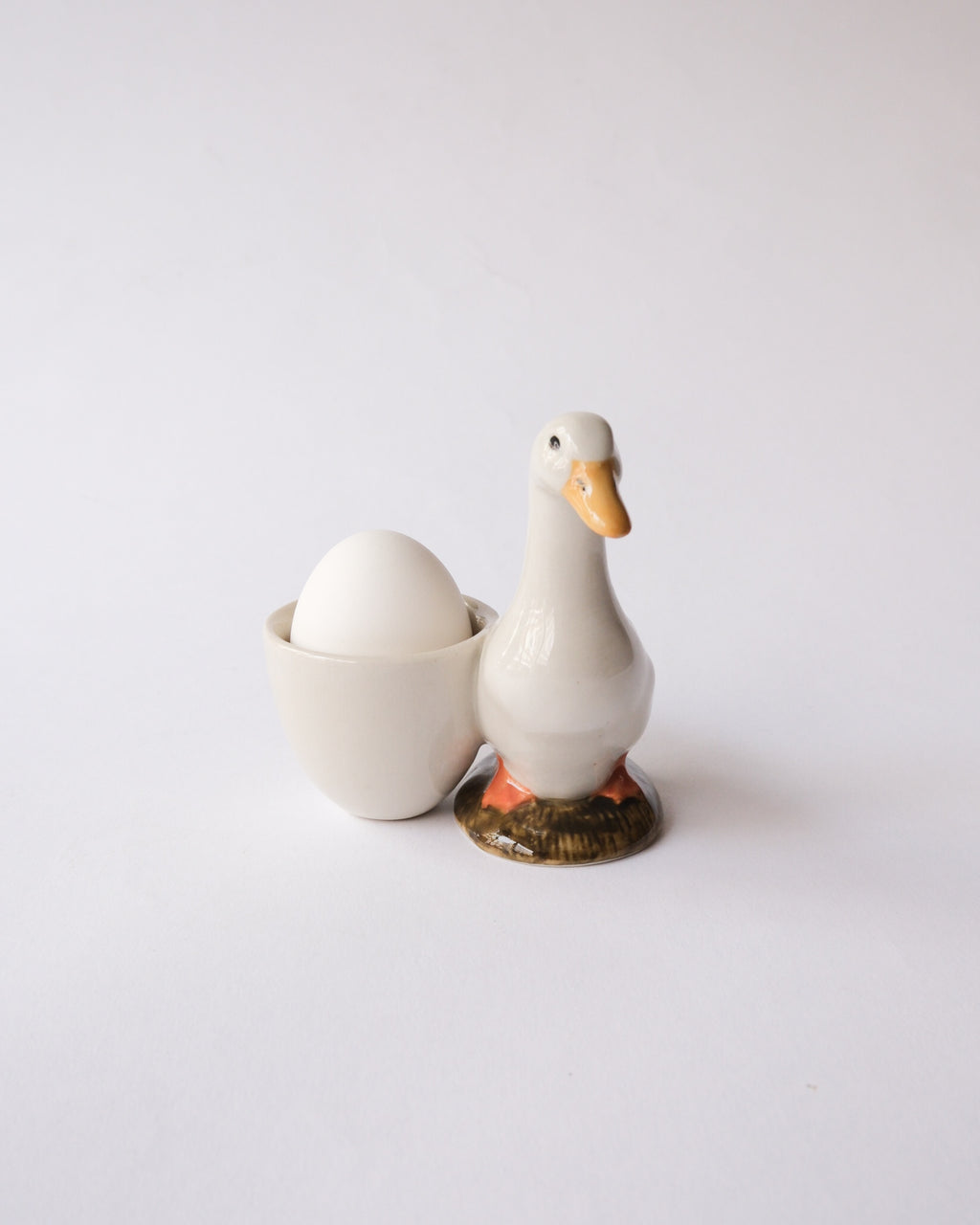 Animal egg stand