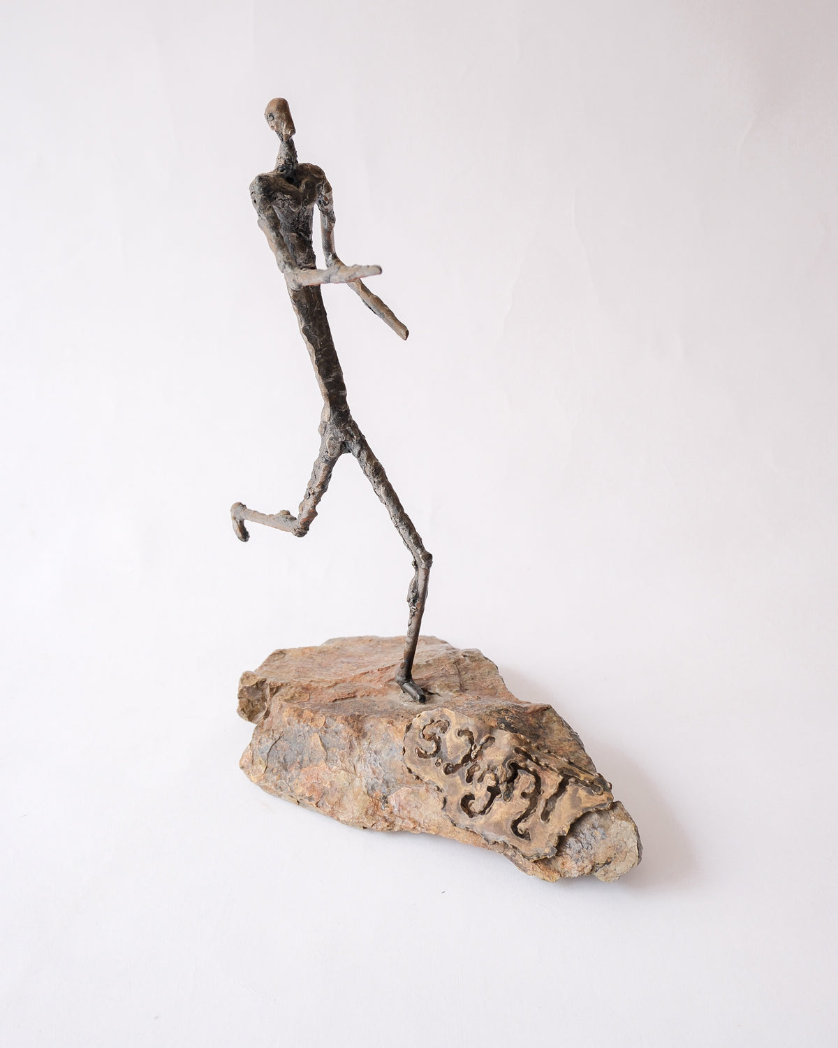 Bronze runner object