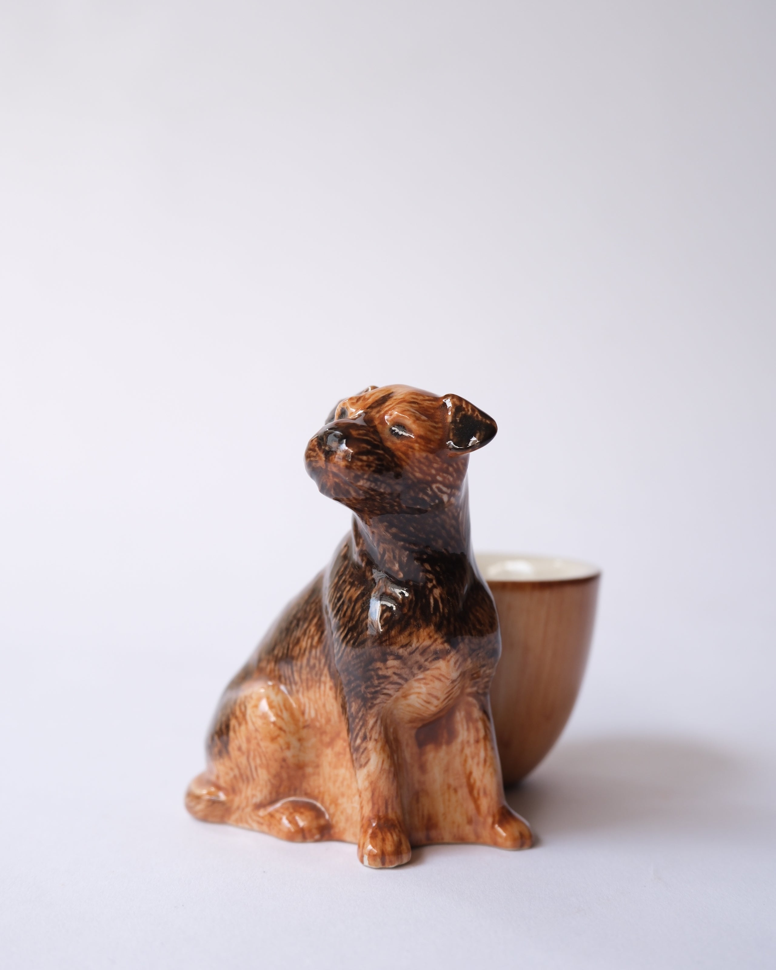 Animal egg stand