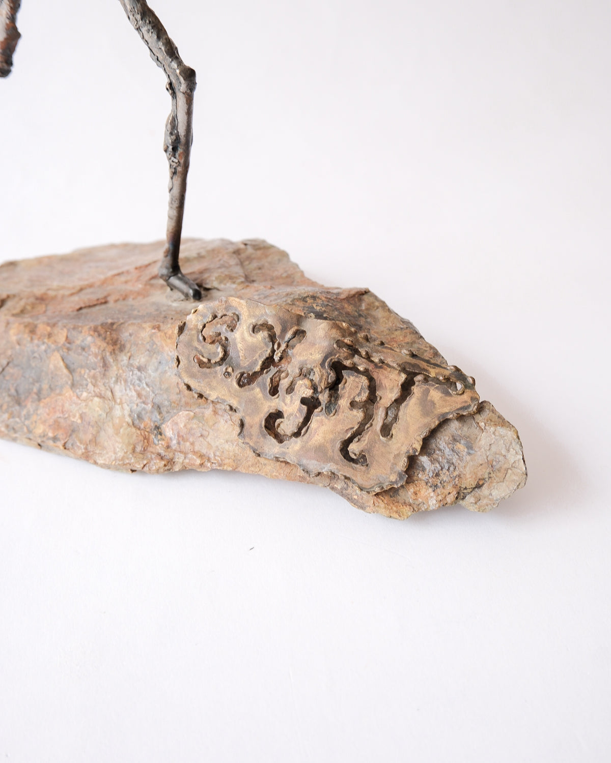 Bronze runner object