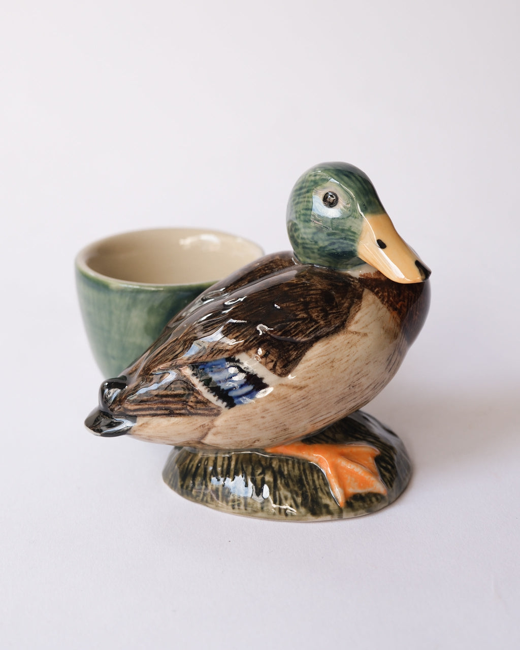 Animal egg stand