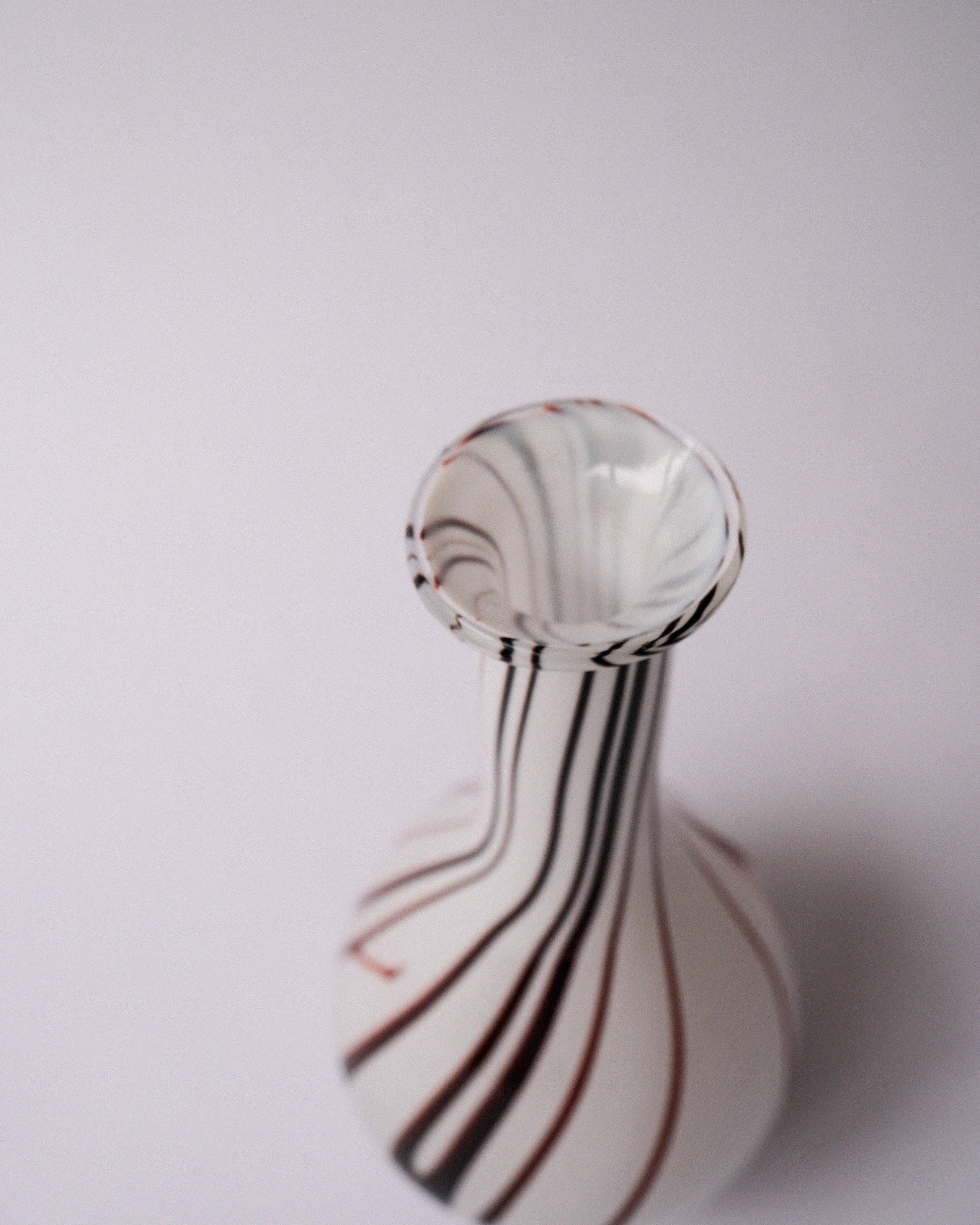white×brown glass vase