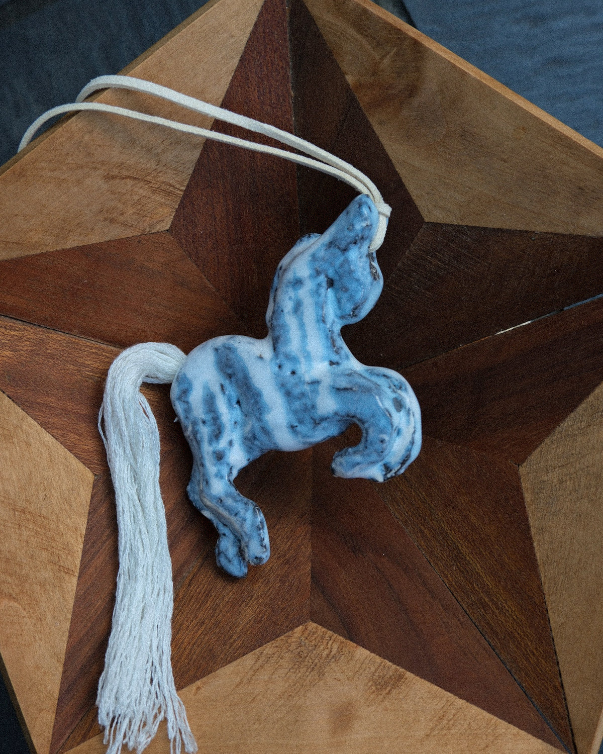 arakirina horse charm necklace