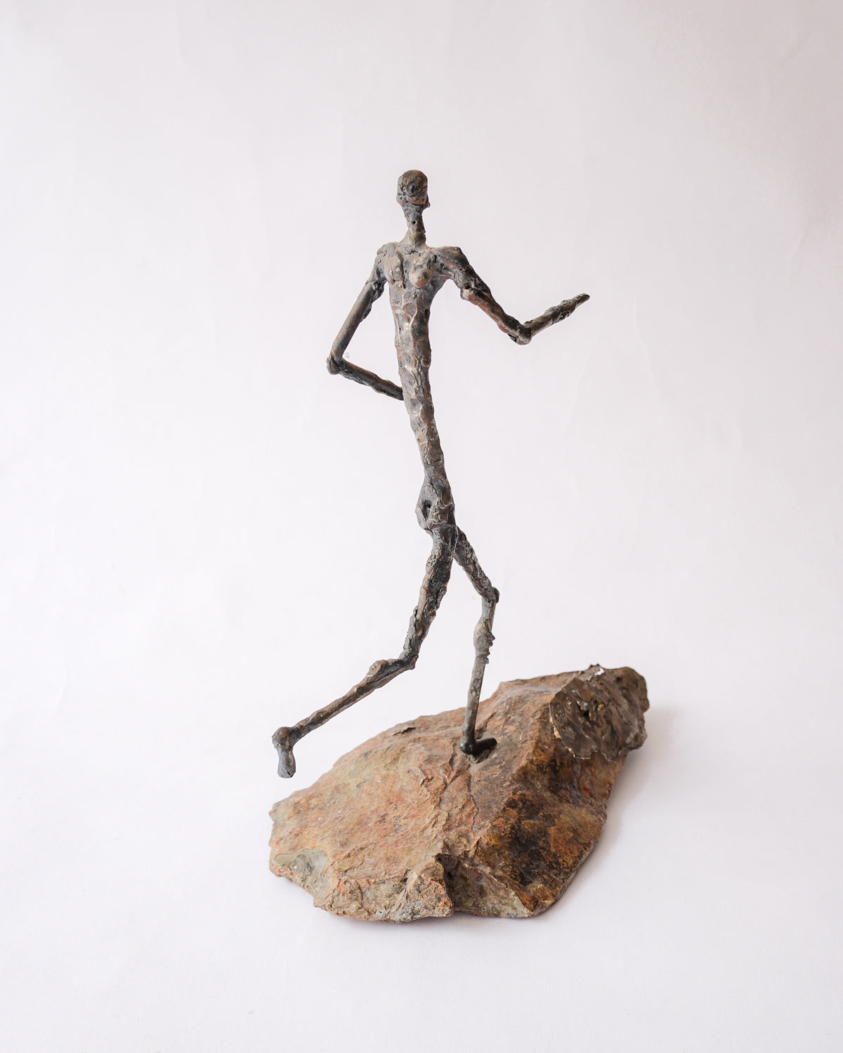 Bronze runner object