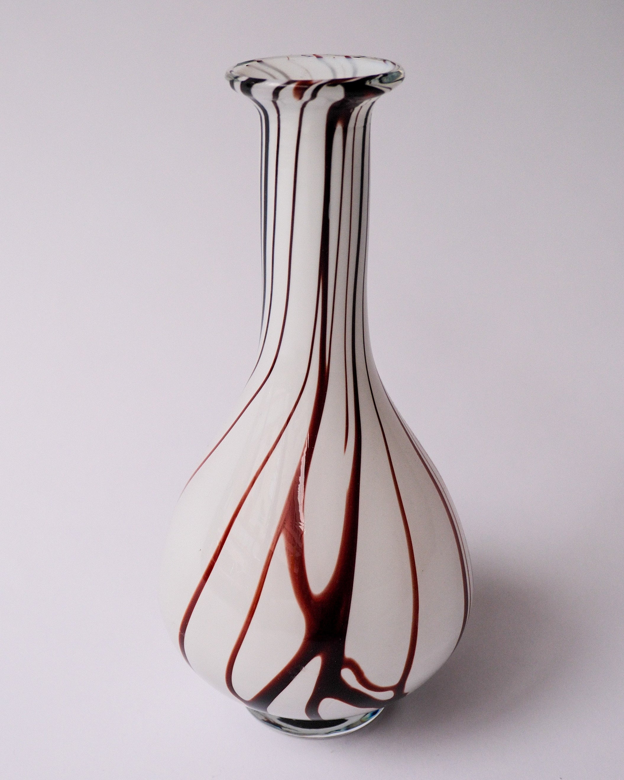 white×brown glass vase