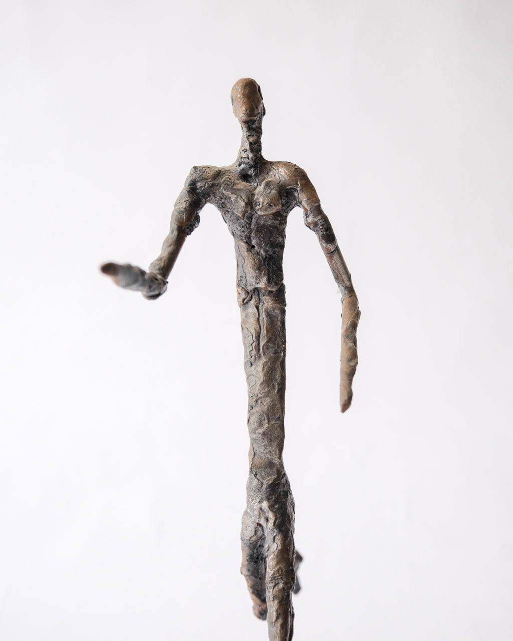 Bronze runner object