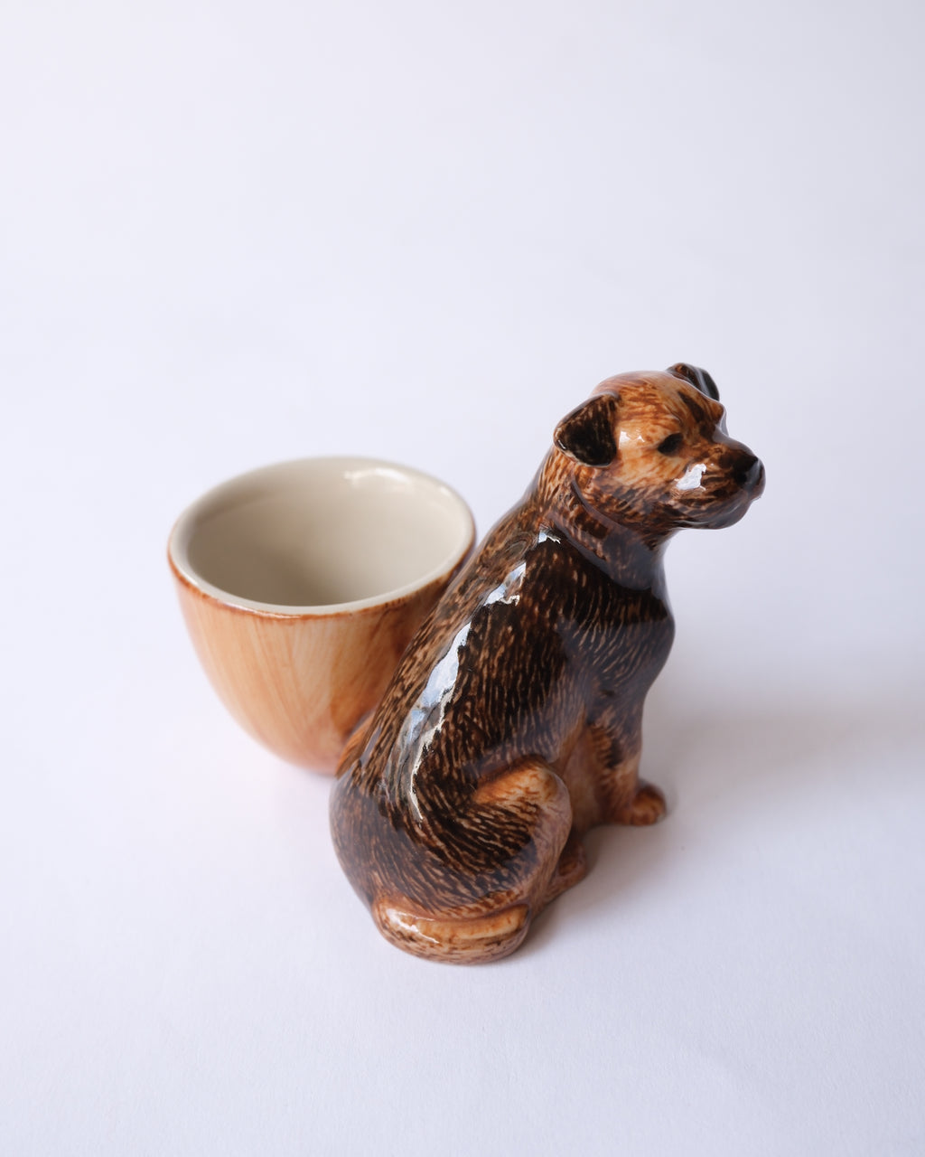 Animal egg stand