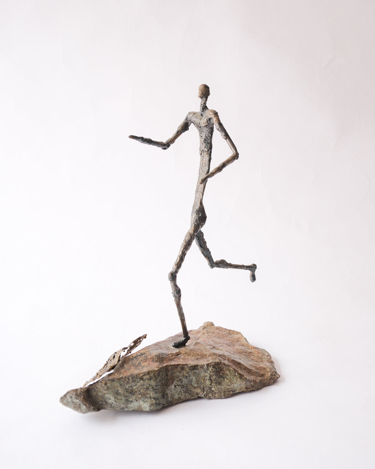 Bronze runner object