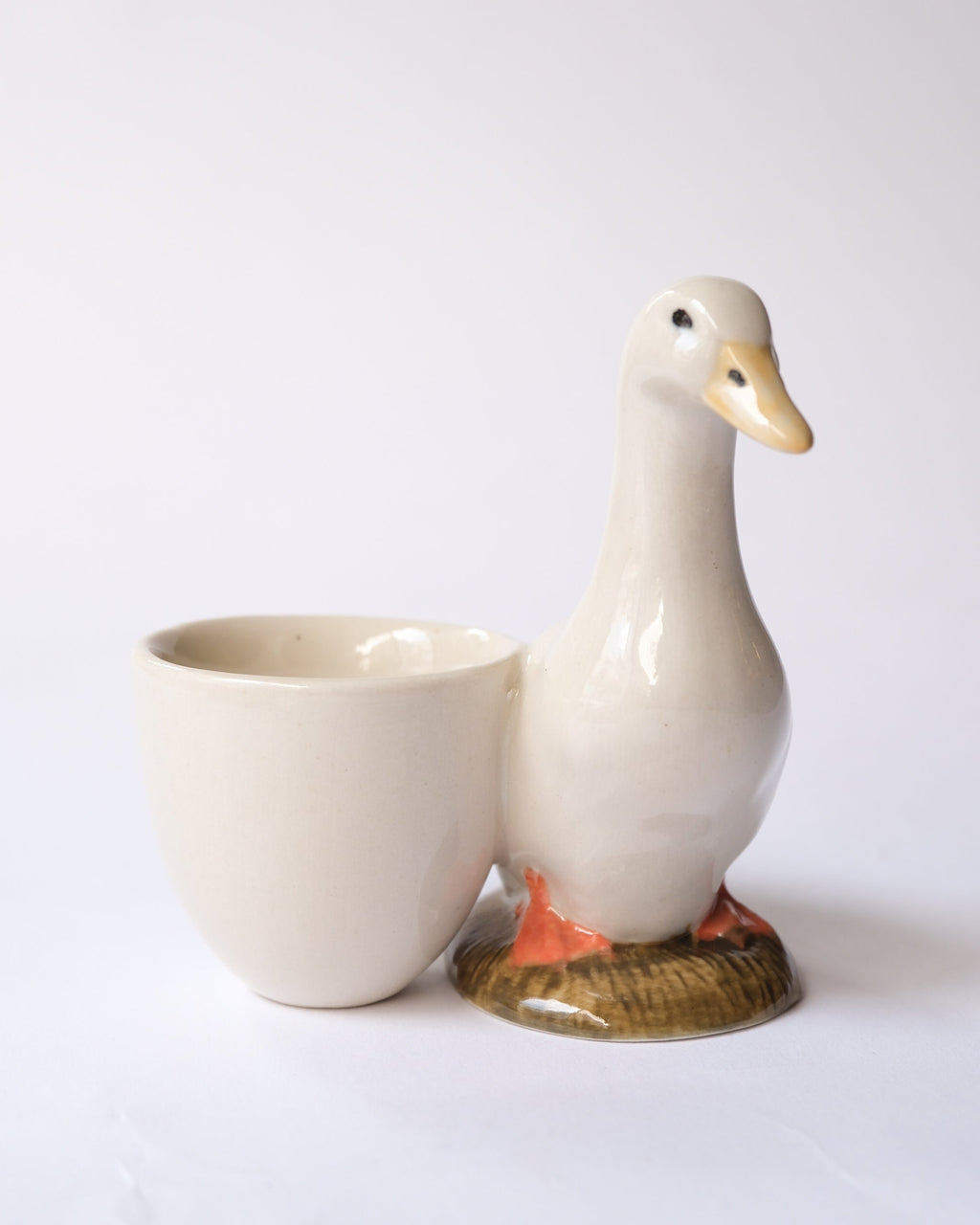 Animal egg stand